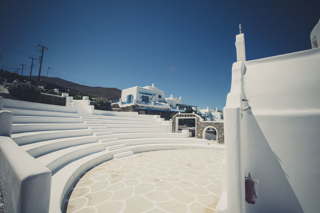 11-mykonos-santorini-destination-wedding-greece-island-alex-tsitouridis-stardust-photographos-gamou-gamos-cinematic-fashion-wed-destination-photographer-015