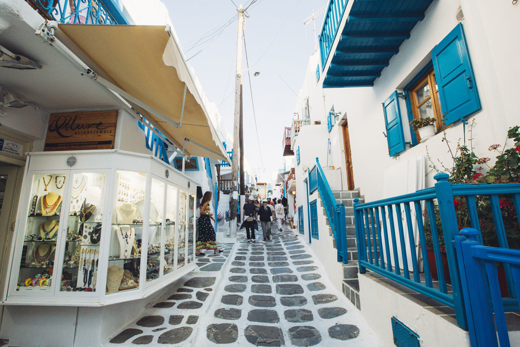 1a-mykonos-santorini-destination-wedding-greece-island-alex-tsitouridis-stardust-photographos-gamou-gamos-cinematic-fashion-wed-destination-photographer-021