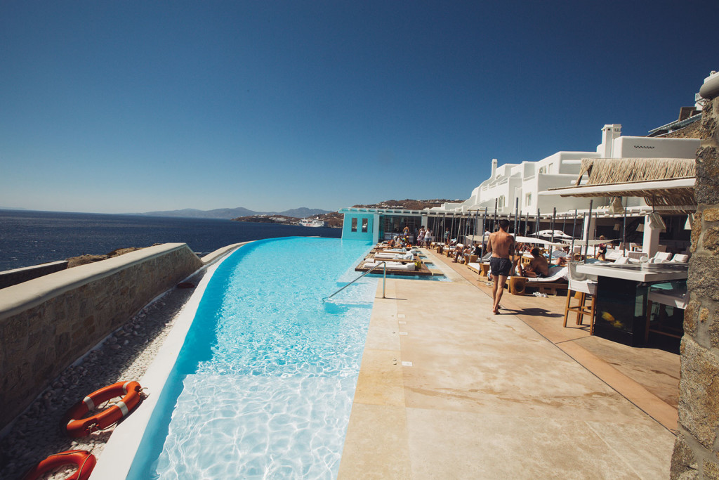 9-mykonos-santorini-destination-wedding-greece-island-alex-tsitouridis-stardust-photographos-gamou-gamos-cinematic-fashion-wed-destination-photographer-018