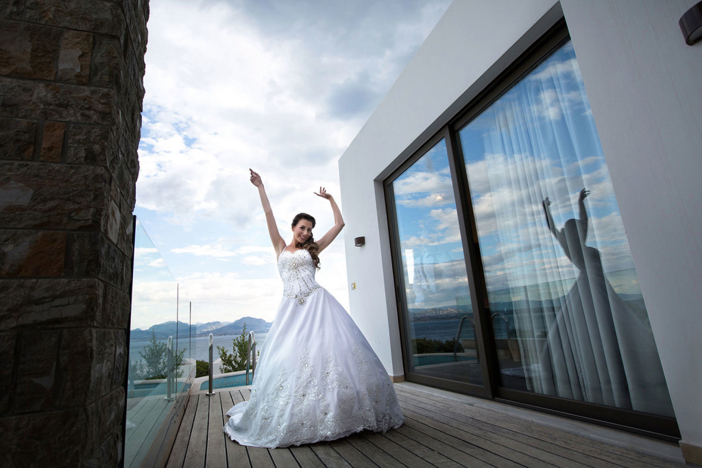 fotografos-gamou-destination-wedding-photographer-loutraki-santorini-stardust-tsitouridis-010