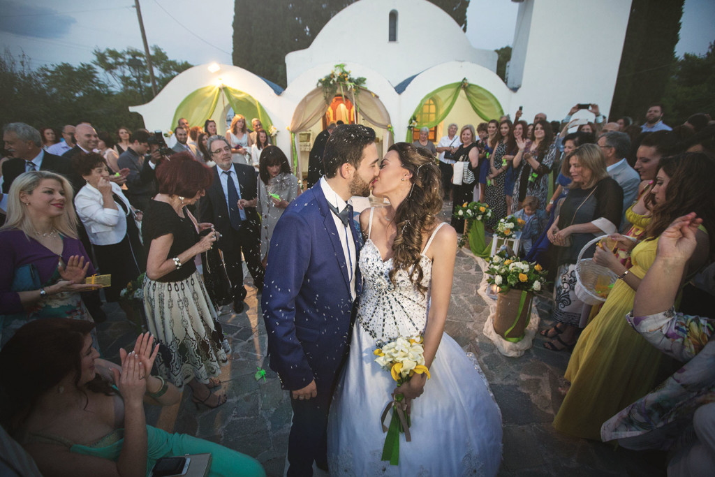 fotografos-gamou-destination-wedding-photographer-loutraki-santorini-stardust-tsitouridis-078