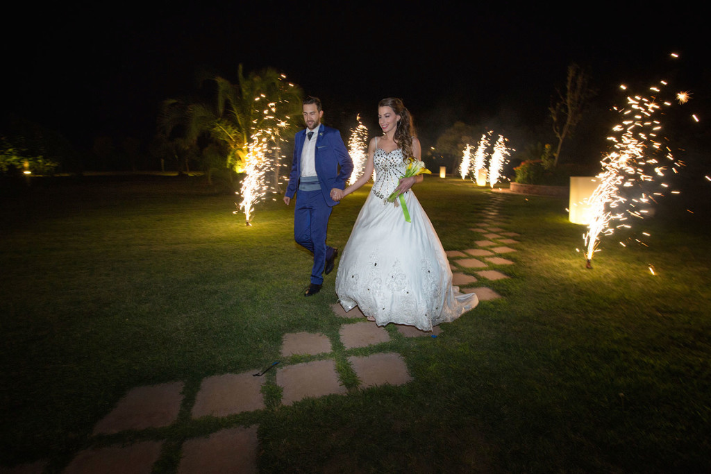 fotografos-gamou-destination-wedding-photographer-loutraki-santorini-stardust-tsitouridis-085