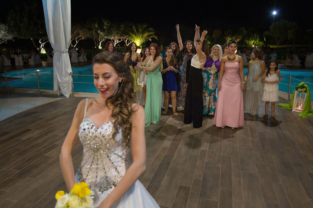 fotografos-gamou-destination-wedding-photographer-loutraki-santorini-stardust-tsitouridis-096