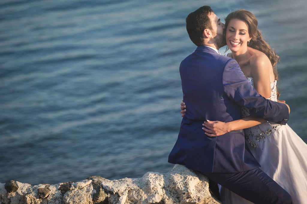 fotografos-gamou-destination-wedding-photographer-loutraki-santorini-stardust-tsitouridis-118