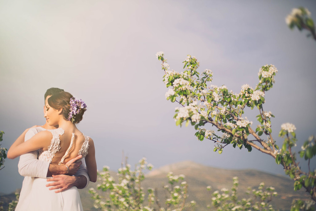 modern-fresh-creative-documentary-narrative-wedding-photography-by-Alex-Tsitouridis-Santorini-Mykonos-Nafplio