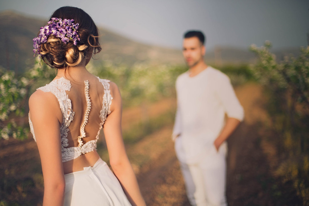 modern-fresh-creative-documentary-narrative-wedding-photography-by-Alex-Tsitouridis-Santorini-Mykonos-Nafplio